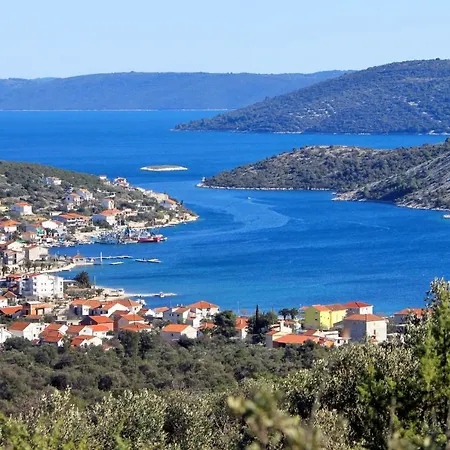 Apartments By The Sea Vinisce, Trogir - 5229 Apartment Vinisce