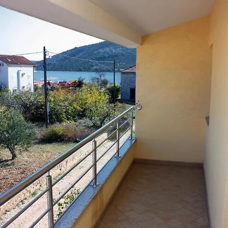 Apartment Apartments By The Sea Vinisce, Trogir - 5229 *