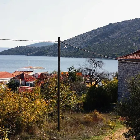 Apartman By The Sea Vinisce, Trogir - 5229