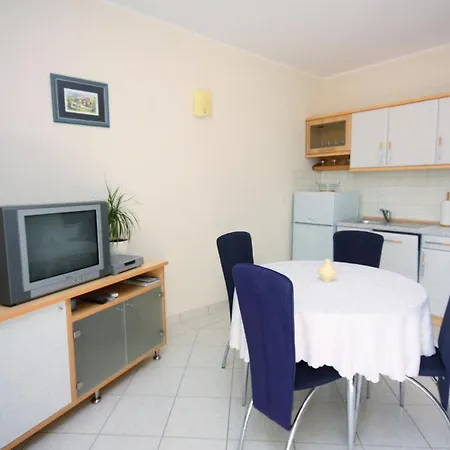 Apartment Apartments By The Sea Vinisce, Trogir - 5229 Vinisce