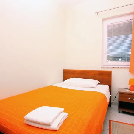 Apartments By The Sea Vinisce, Trogir - 5229 *