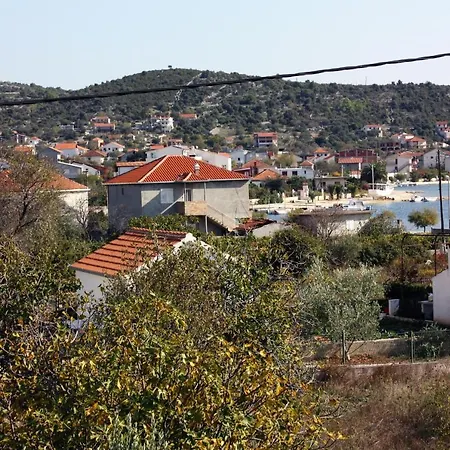 Apartman By The Sea Vinisce, Trogir - 5229 Vinišće