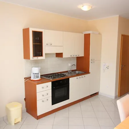 Apartments By The Sea Vinisce, Trogir - 5229