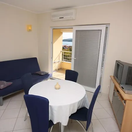 Apartments By The Sea Vinisce, Trogir - 5229 Vinišće