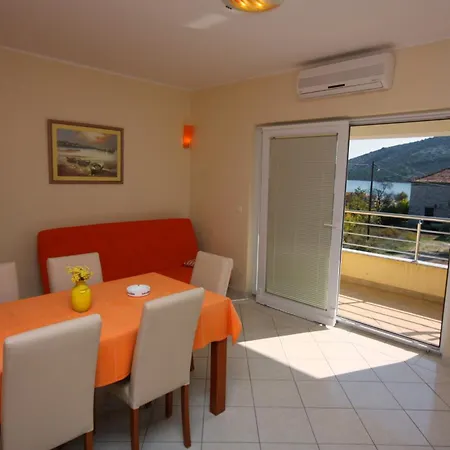 Apartments By The Sea Vinisce, Trogir - 5229 Apartment *