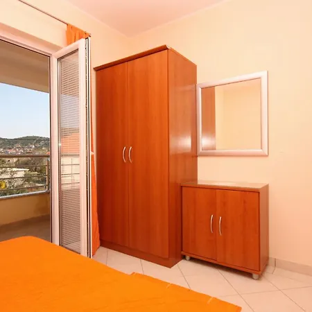 Apartments By The Sea Vinisce, Trogir - 5229 Apartment *