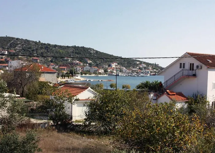 Apartman By The Sea Vinisce, Trogir - 5229 *