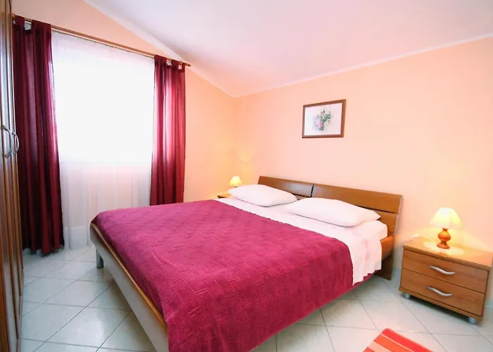 Apartman By The Sea Vinisce, Trogir - 5229 Vinišće