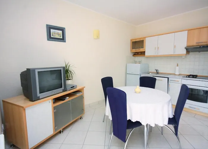 Apartman By The Sea Vinisce, Trogir - 5229 Vinišće