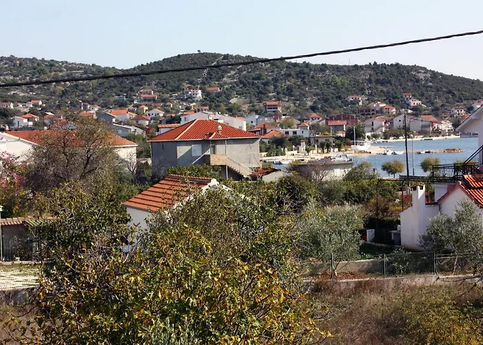 Apartman By The Sea Vinisce, Trogir - 5229 Vinišće